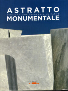 Astratto monumentale. Scultura contemporanea in marmo