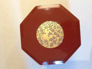 Lacquered box with lid