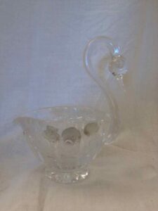 Crystal pouring bowl with swan handle