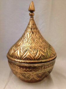 Round metal box with lid