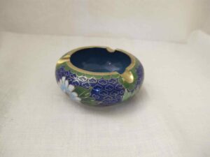 Round ashtray