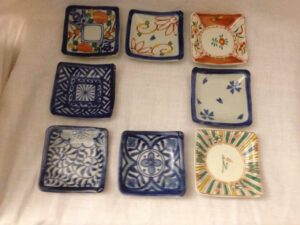 Set of eight square plates
