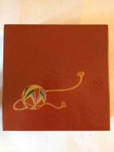 Lacquered box with lid