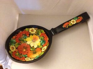 Large lacquered spoon