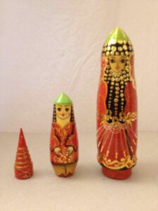 Matryoshka in 3 nesting pieces