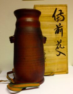 Ceramic vase (Bizenware) in a wooden gift box