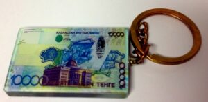 Keychain with promotional banknote