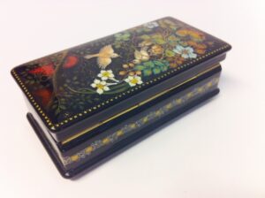 Lacquer miniature box with Certificate