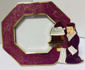 Standing photo frame