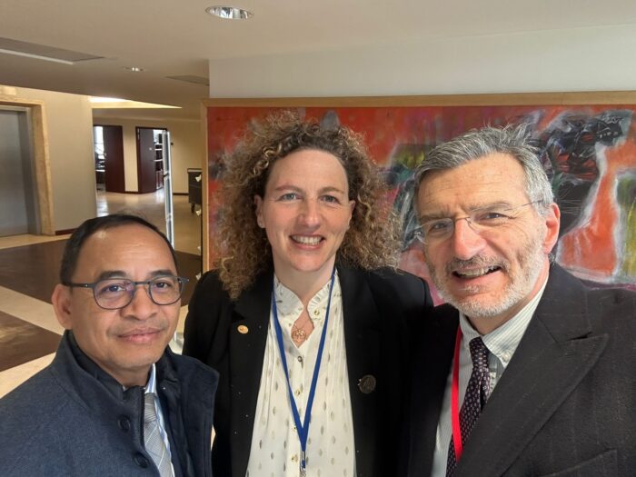 Long Kosal, Ambasciatore della Cambogia presso l’UNESCO, con Carlotta Del Bianco e Simone Giometti a Parigi.