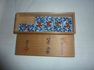 Keiko Yoshinaga- 36 – Contenitore di 5 poggiabacchette